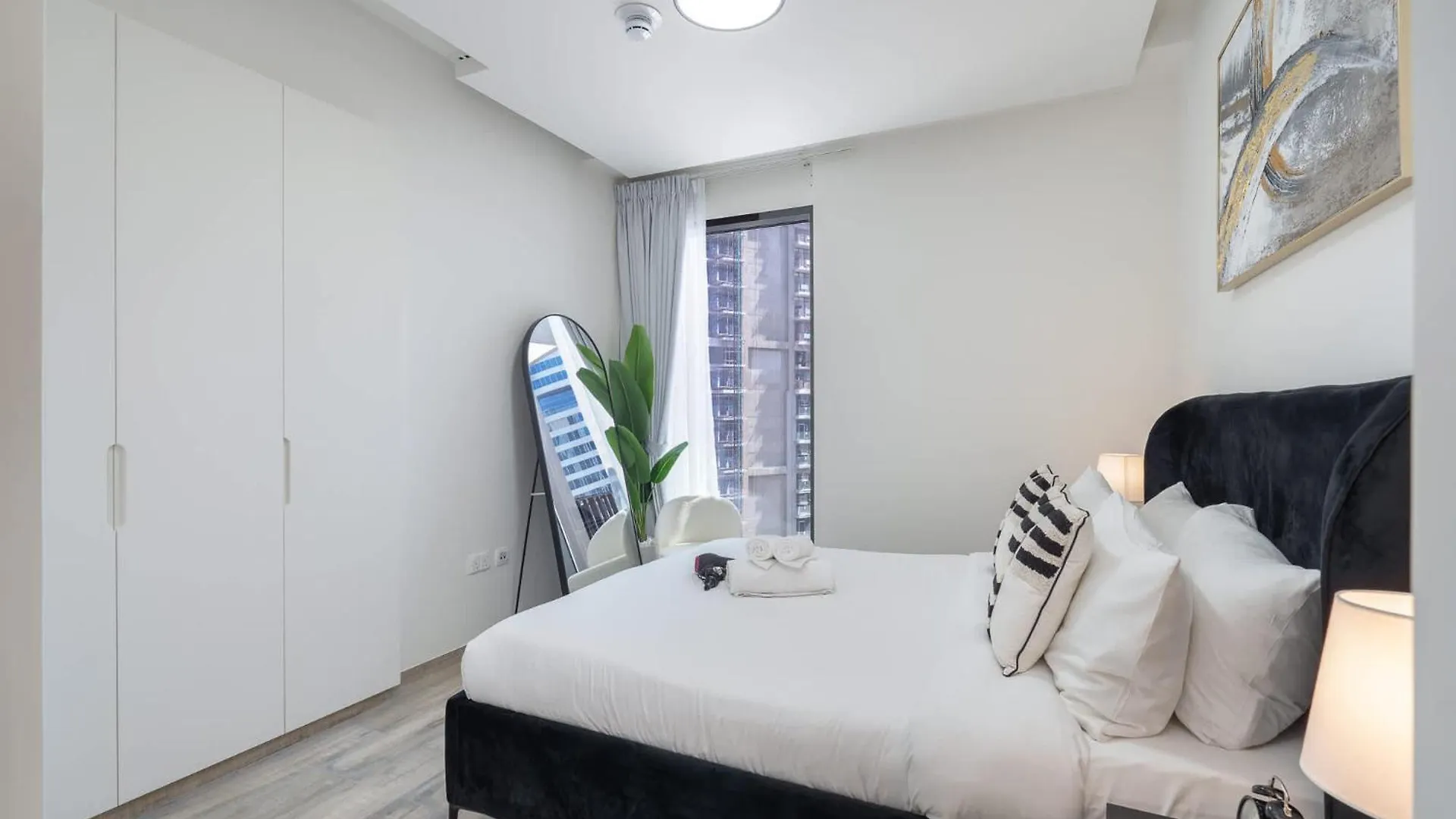 Elegant 1-Bedroom Apartment For 2 Near To Burj Khalifa Dubai
