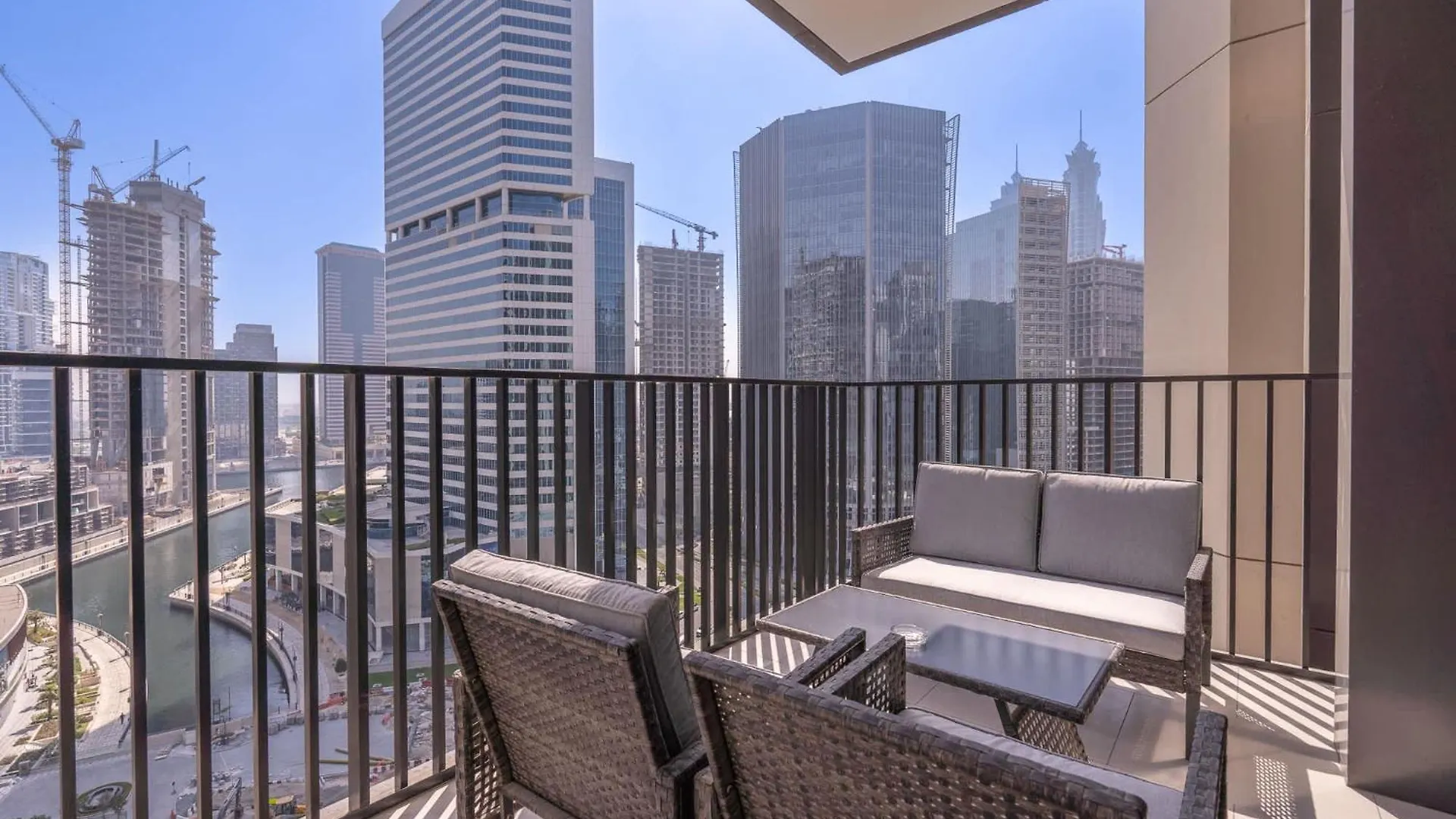 Elegant 1-Bedroom Apartment For 2 Near To Burj Khalifa Dubai
