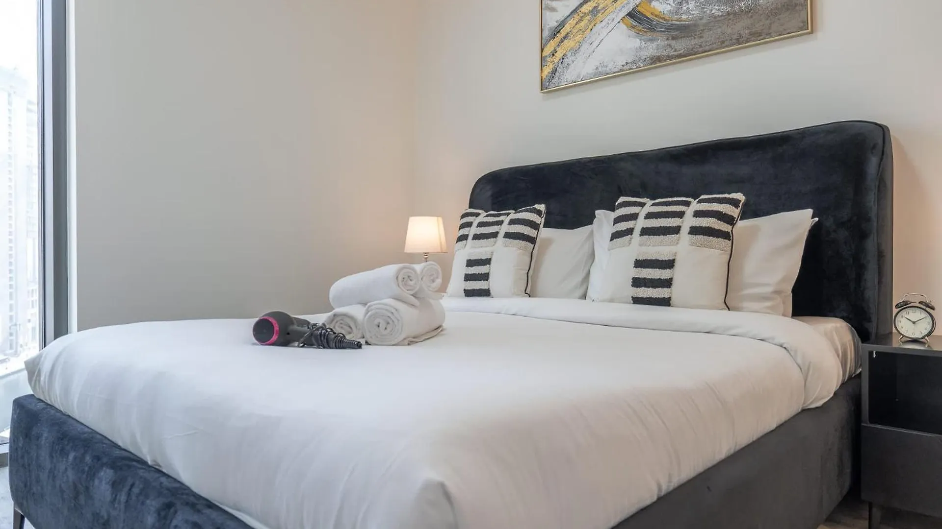 Elegant 1-Bedroom Apartment For 2 Near To Burj Khalifa Dubai United Arab Emirates