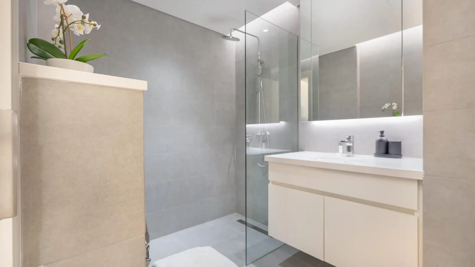 Elegant 1-Bedroom Apartment For 2 Near To Burj Khalifa Dubai 0*,  United Arab Emirates