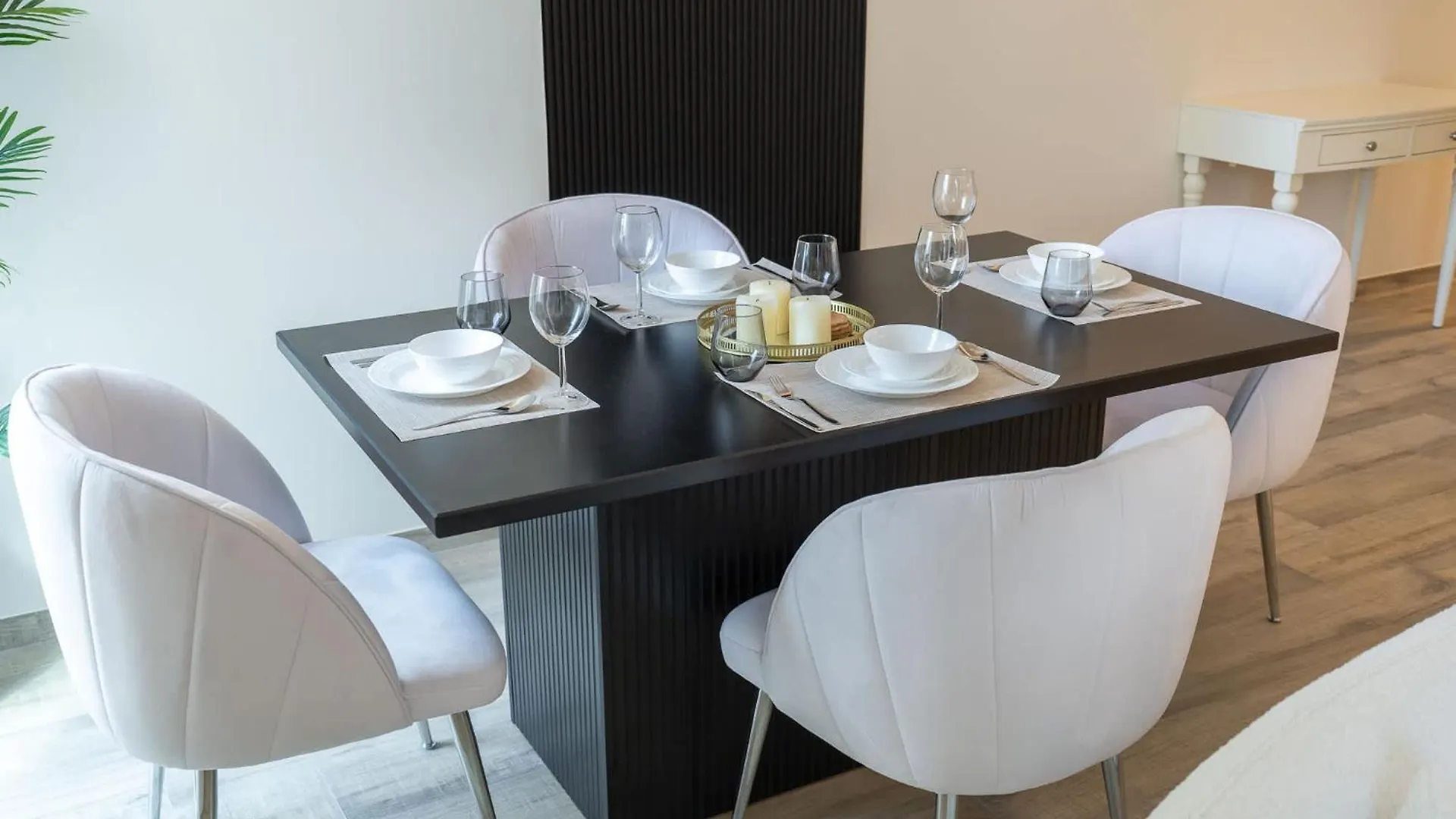 Elegant 1-Bedroom Apartment For 2 Near To Burj Khalifa Dubai United Arab Emirates