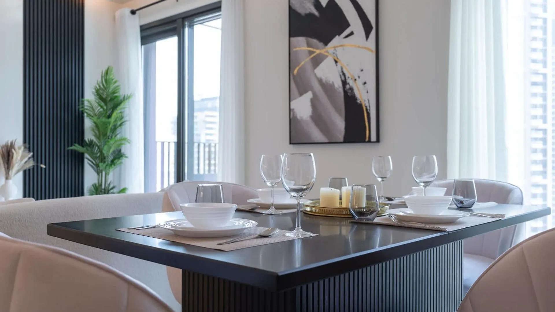 Elegant 1-Bedroom Apartment For 2 Near To Burj Khalifa Dubai