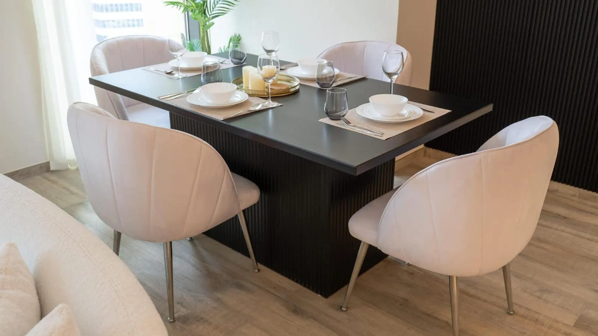 Elegant 1-Bedroom Apartment For 2 Near To Burj Khalifa Dubai 0*,
