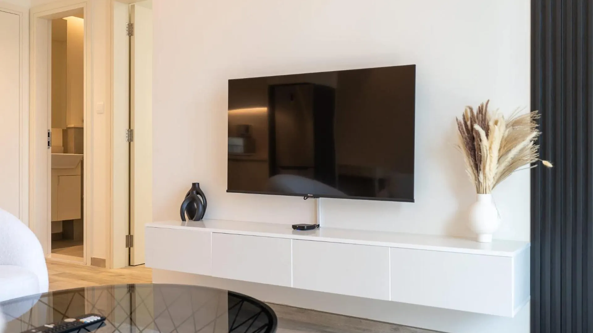 Elegant 1-Bedroom Apartment For 2 Near To Burj Khalifa Dubai