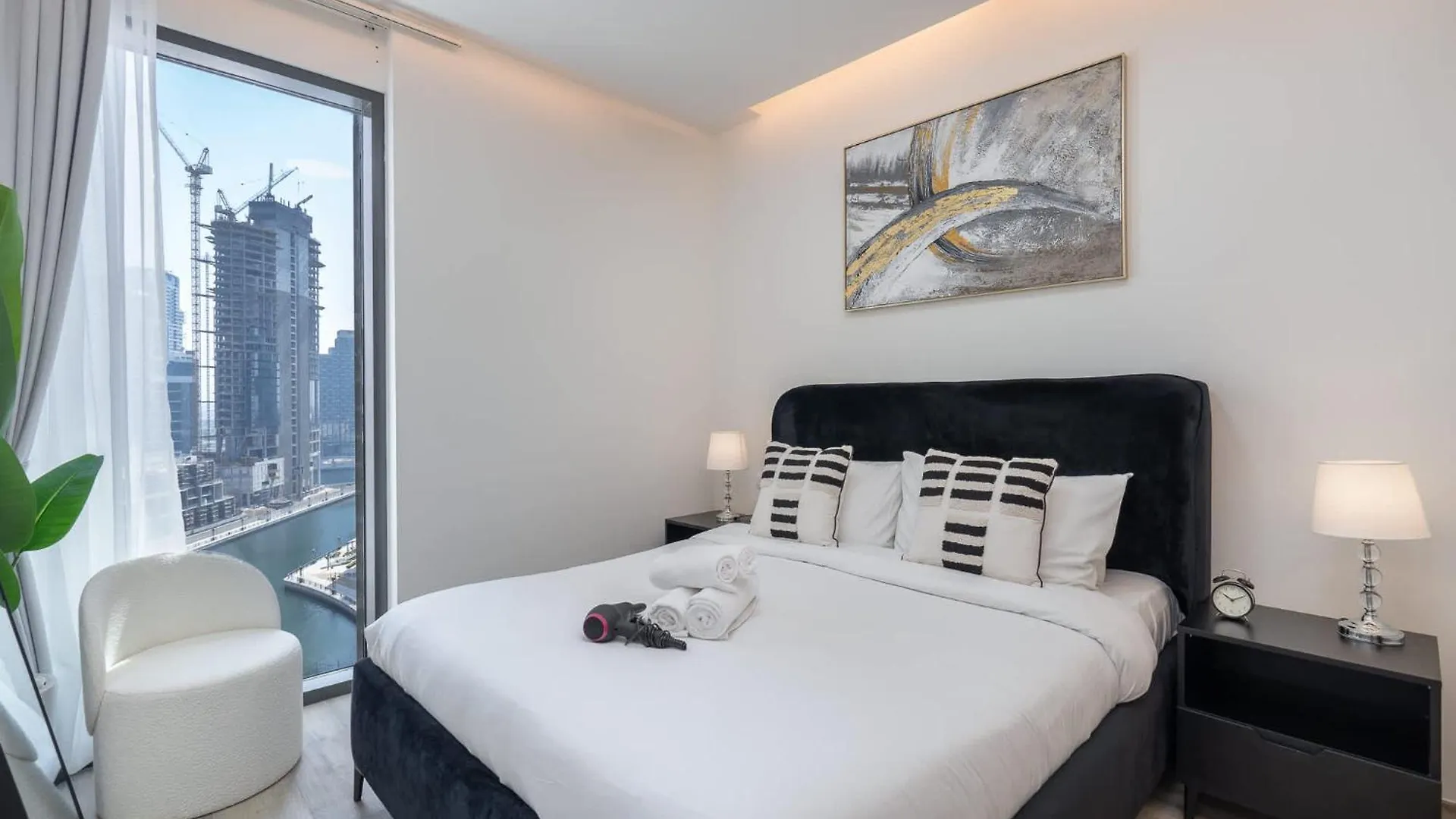 Elegant 1-Bedroom Apartment For 2 Near To Burj Khalifa Dubai United Arab Emirates